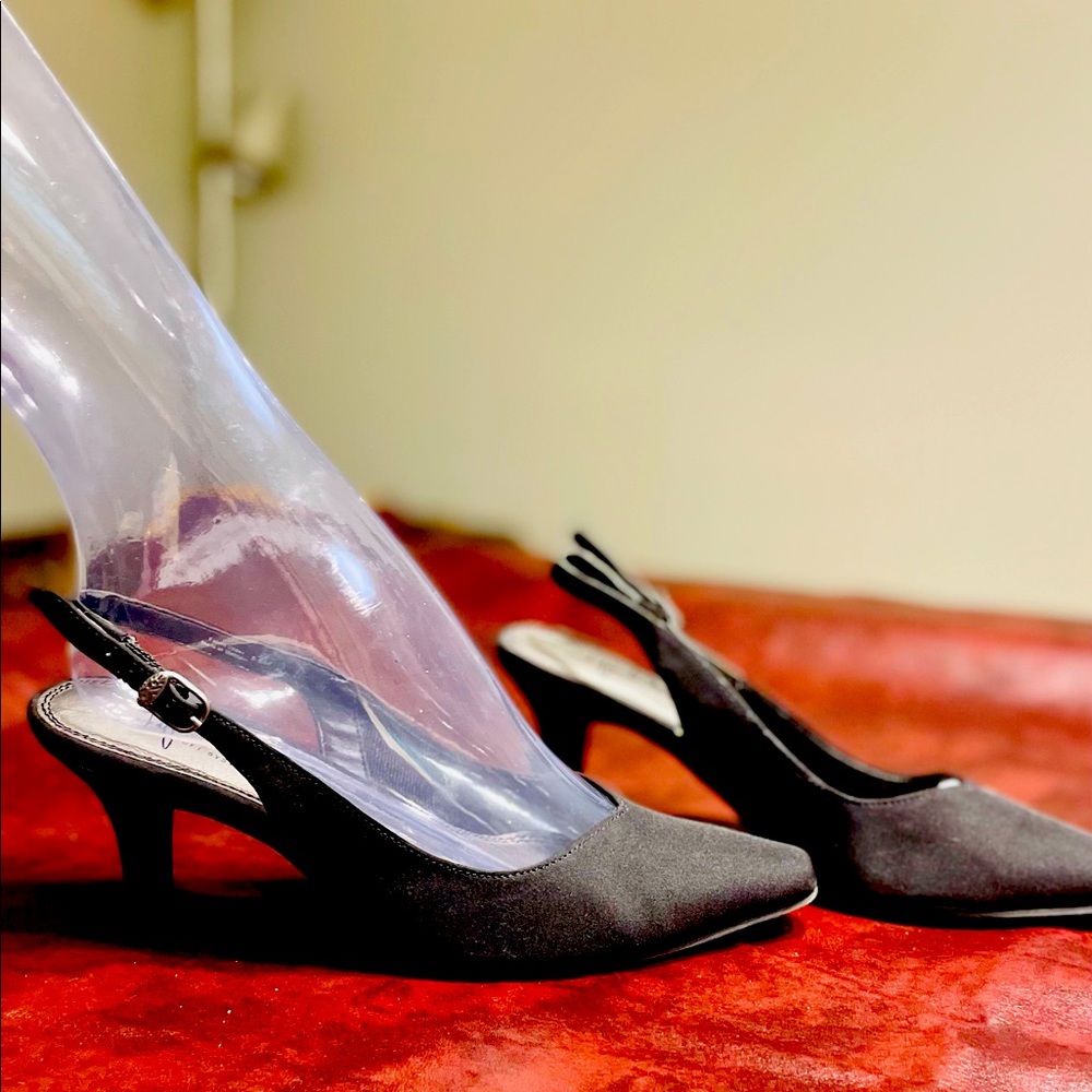 Life Stride Pointed Slingback Heels 8.5